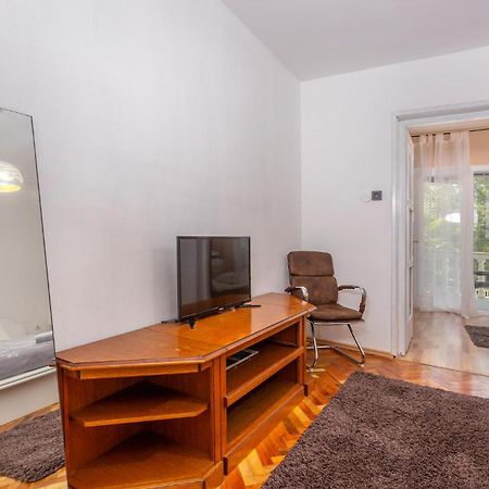 Stunning Apartment In Malinska With Kitchen エクステリア 写真