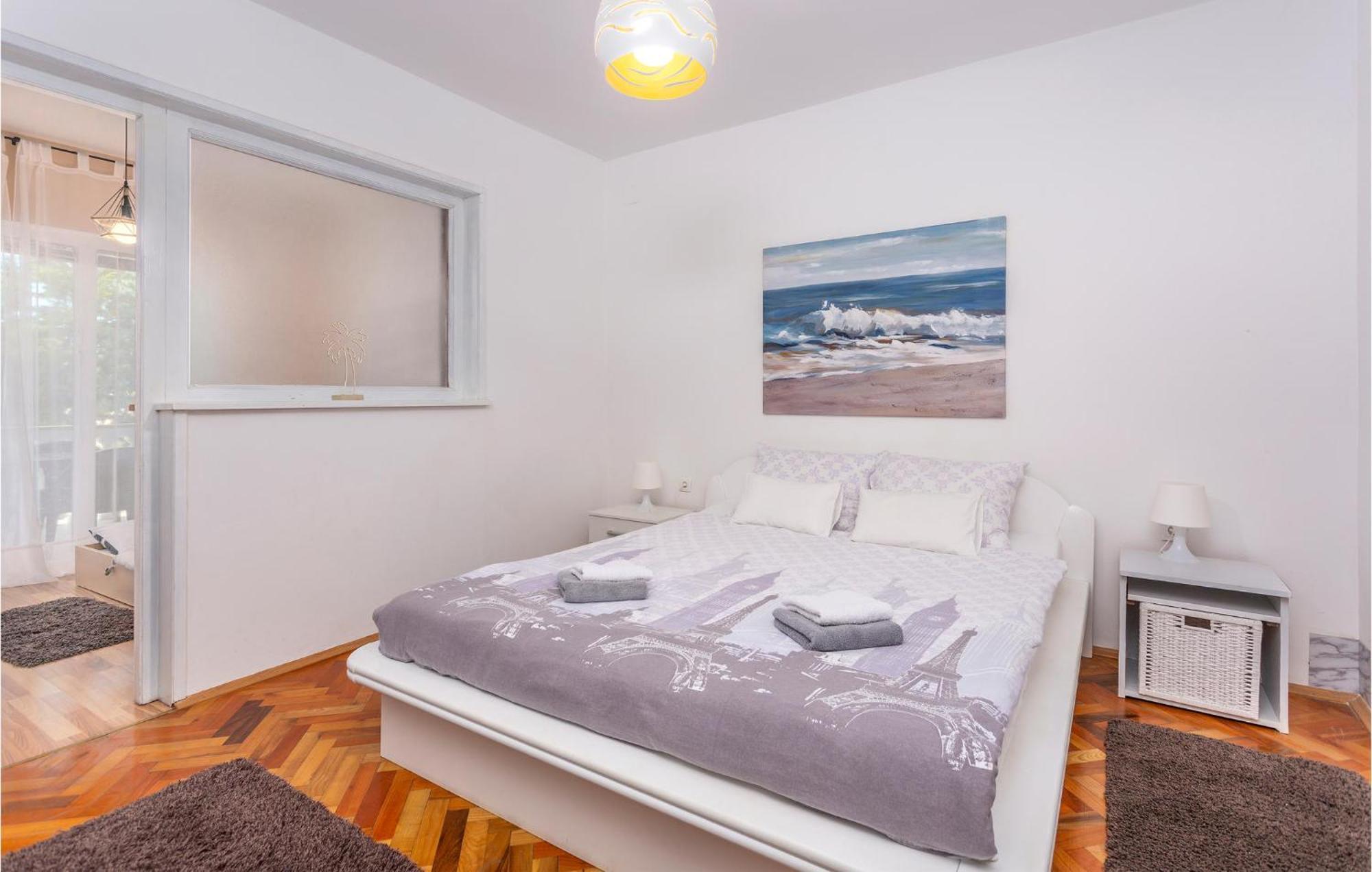 Stunning Apartment In Malinska With Kitchen エクステリア 写真