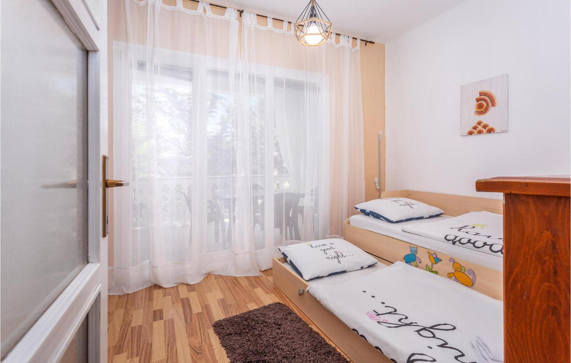 Stunning Apartment In Malinska With Kitchen エクステリア 写真
