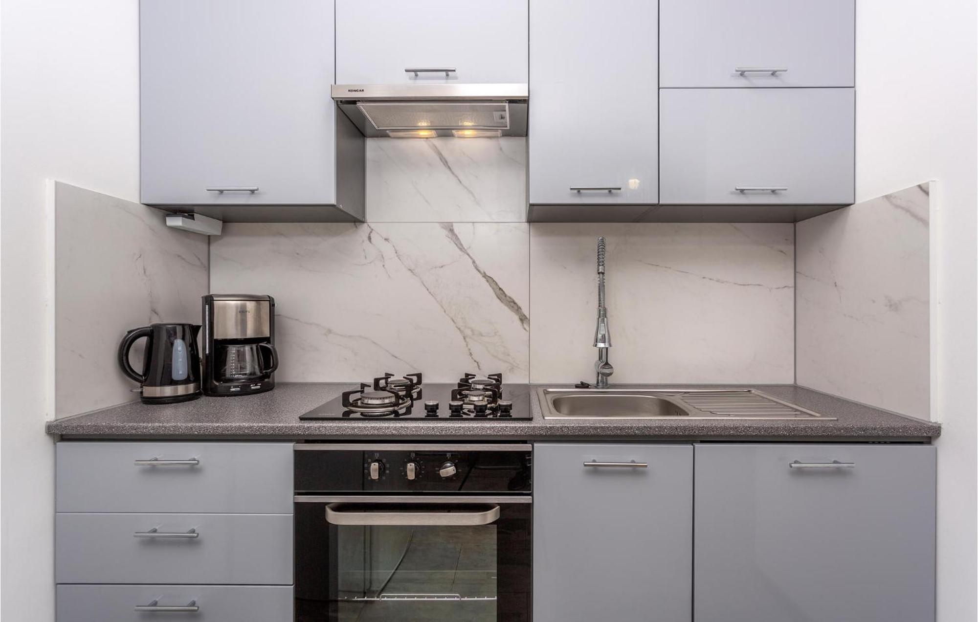 Stunning Apartment In Malinska With Kitchen エクステリア 写真