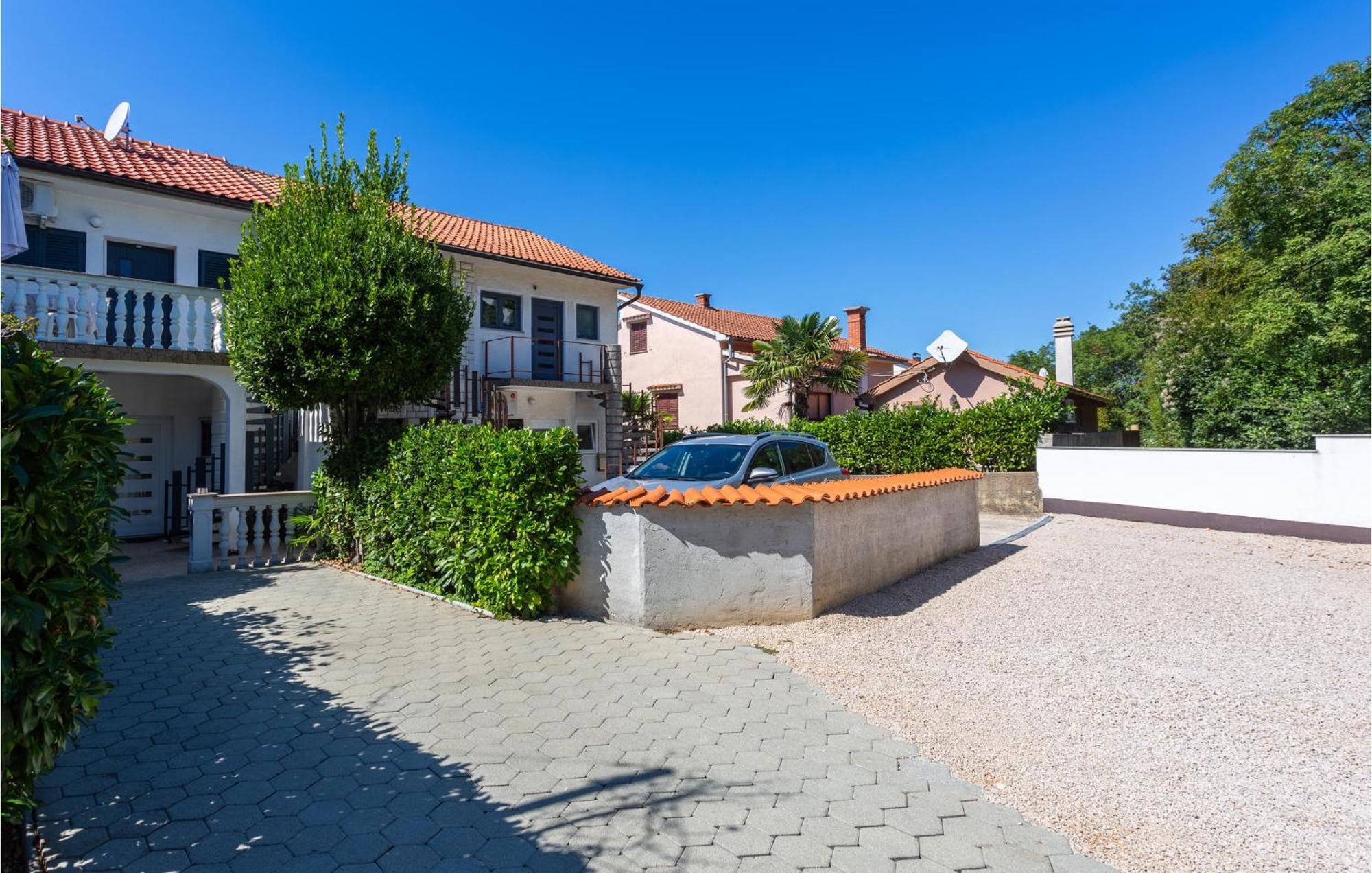 Stunning Apartment In Malinska With Kitchen エクステリア 写真