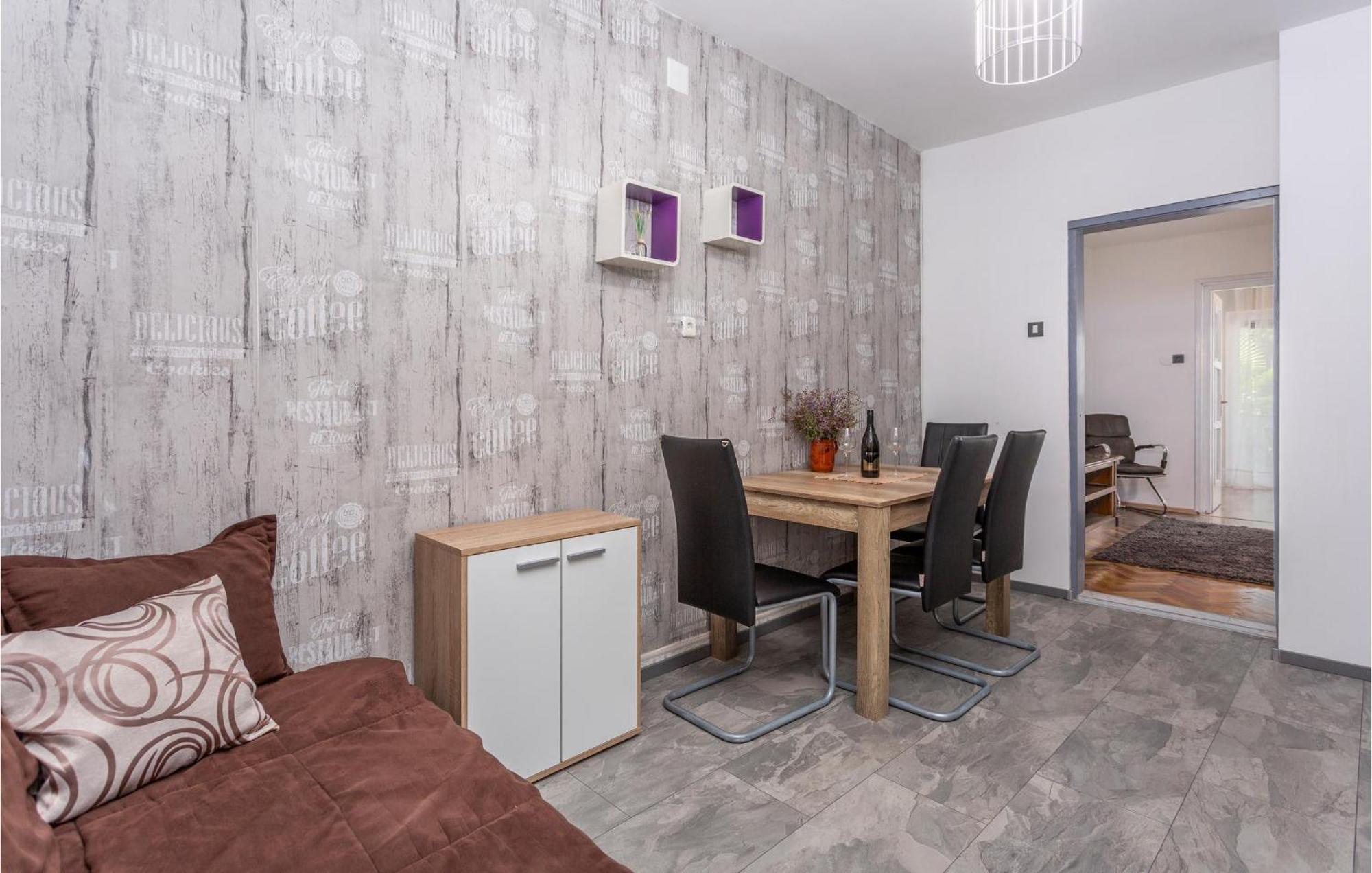 Stunning Apartment In Malinska With Kitchen エクステリア 写真