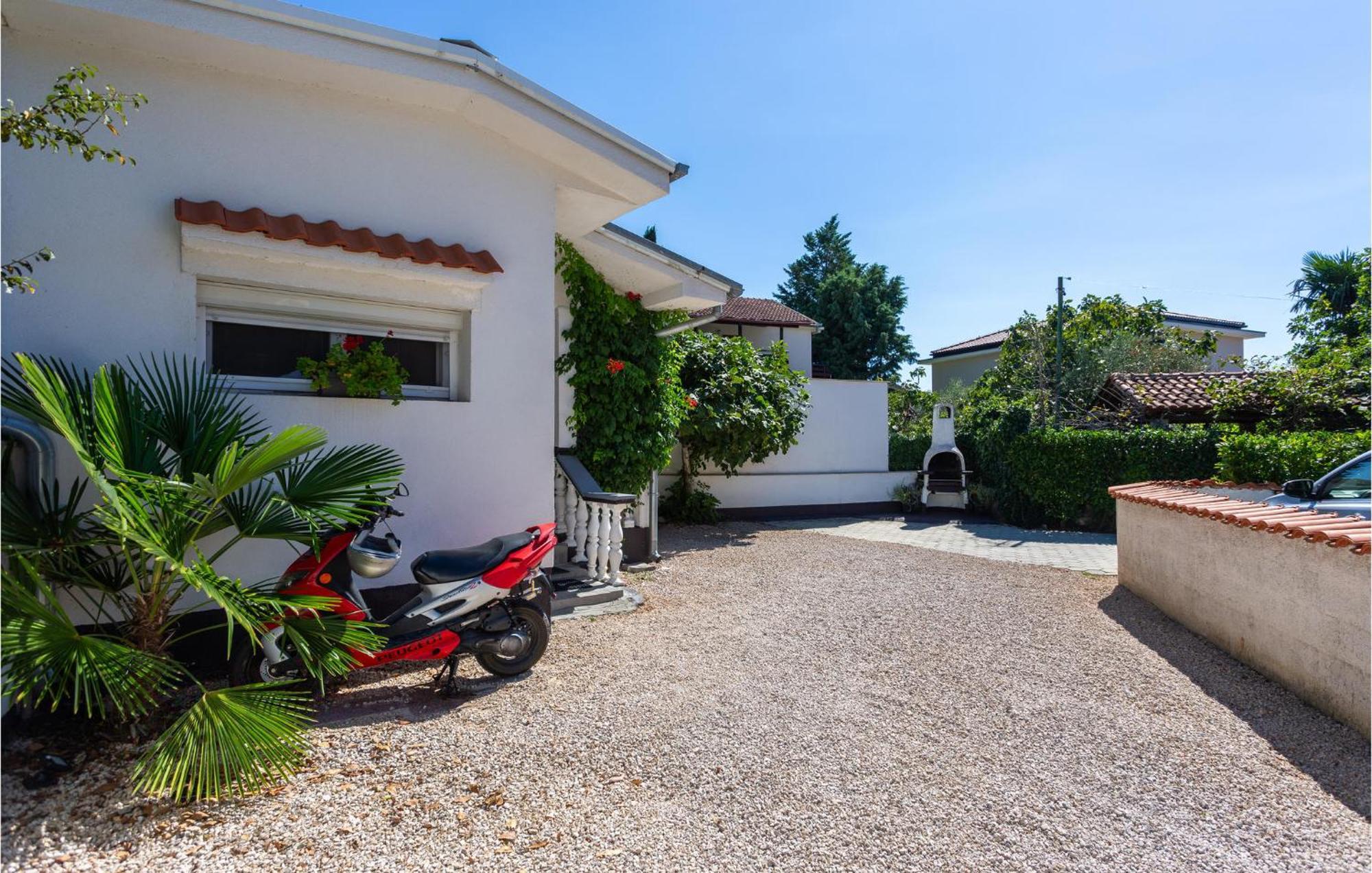 Stunning Apartment In Malinska With Kitchen エクステリア 写真