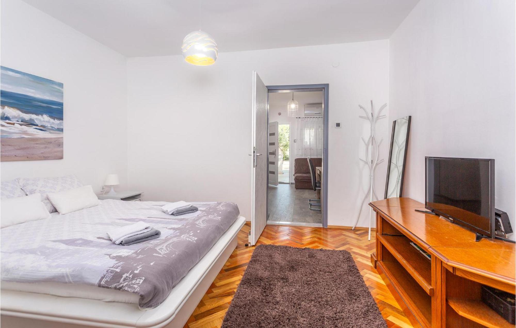 Stunning Apartment In Malinska With Kitchen エクステリア 写真